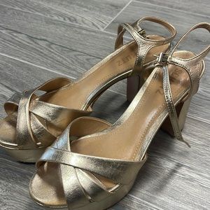 Schutz Keefa Platforms Size 7.5 Gold